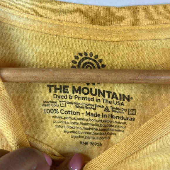The Mountain Yellow Rescues Are My Favorite Breed Mens Graphic Tee XL - Picture 3 of 6